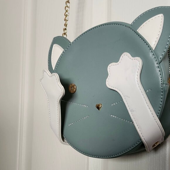 Shy Cat Crossbody Bag w/ Gold Chain Strap - Picture 4 of 4